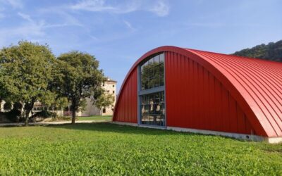 Un hangar rosso: la nostra sede